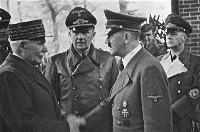 ww2-Bundesarchiv_Bild_183-H25217,_Henry_Philippe_Petain_und_Adolf_Hitler