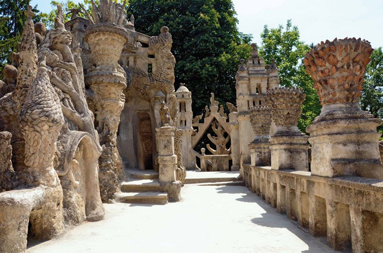 palais-ideal-terrasse