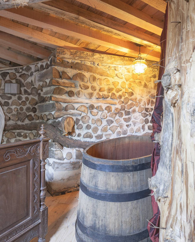 maison-Hobbit-baignoire