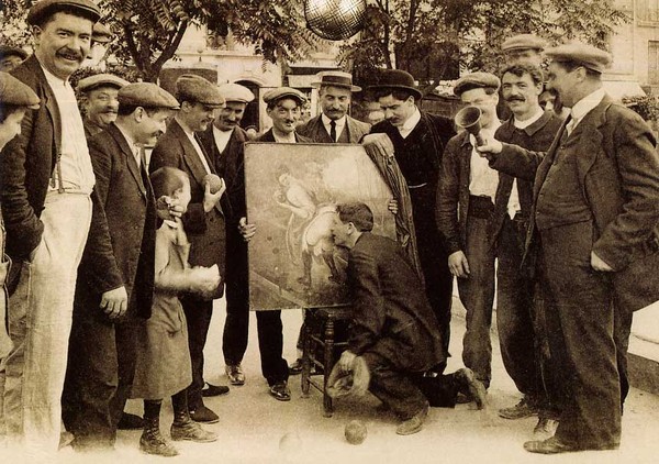 fanny_kissing_old_photo