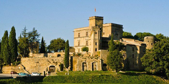 lourmarin-castle-1