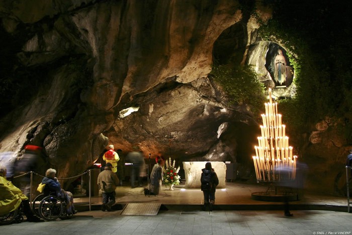lourdes-Our-lady-of-lourdes-grotte